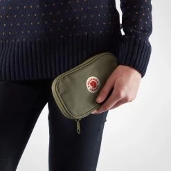 FJÄLLRÄVEN KÅNKEN TRAVEL WALLET - Portmonee 11 FJÄLLRÄVEN KÅNKEN TRAVEL WALLET - Portmonee -Online Camping Angebote 304068007 d kanken travel wallet fjaellraeven 1 1