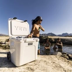 Yeti Coolers ROADIE 48 WHEELED - Kühlbox 20 Yeti Coolers ROADIE 48 WHEELED - Kühlbox -Online Camping Angebote 5638039355 z roadie 48 wheeled yeti coolers 24